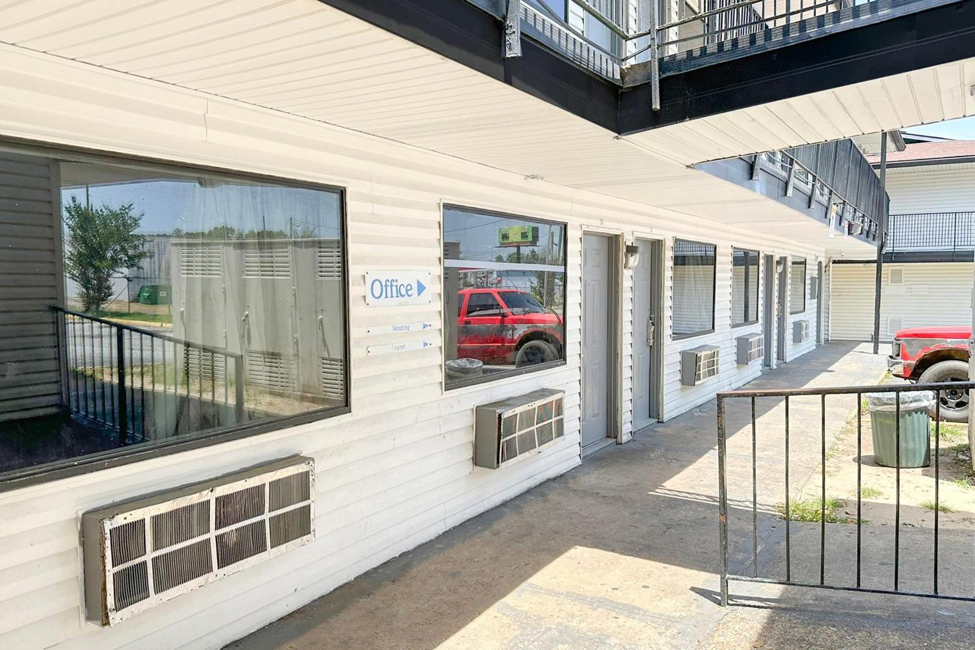 Luxury Inn By Oyo Albany Eksteriør bilde